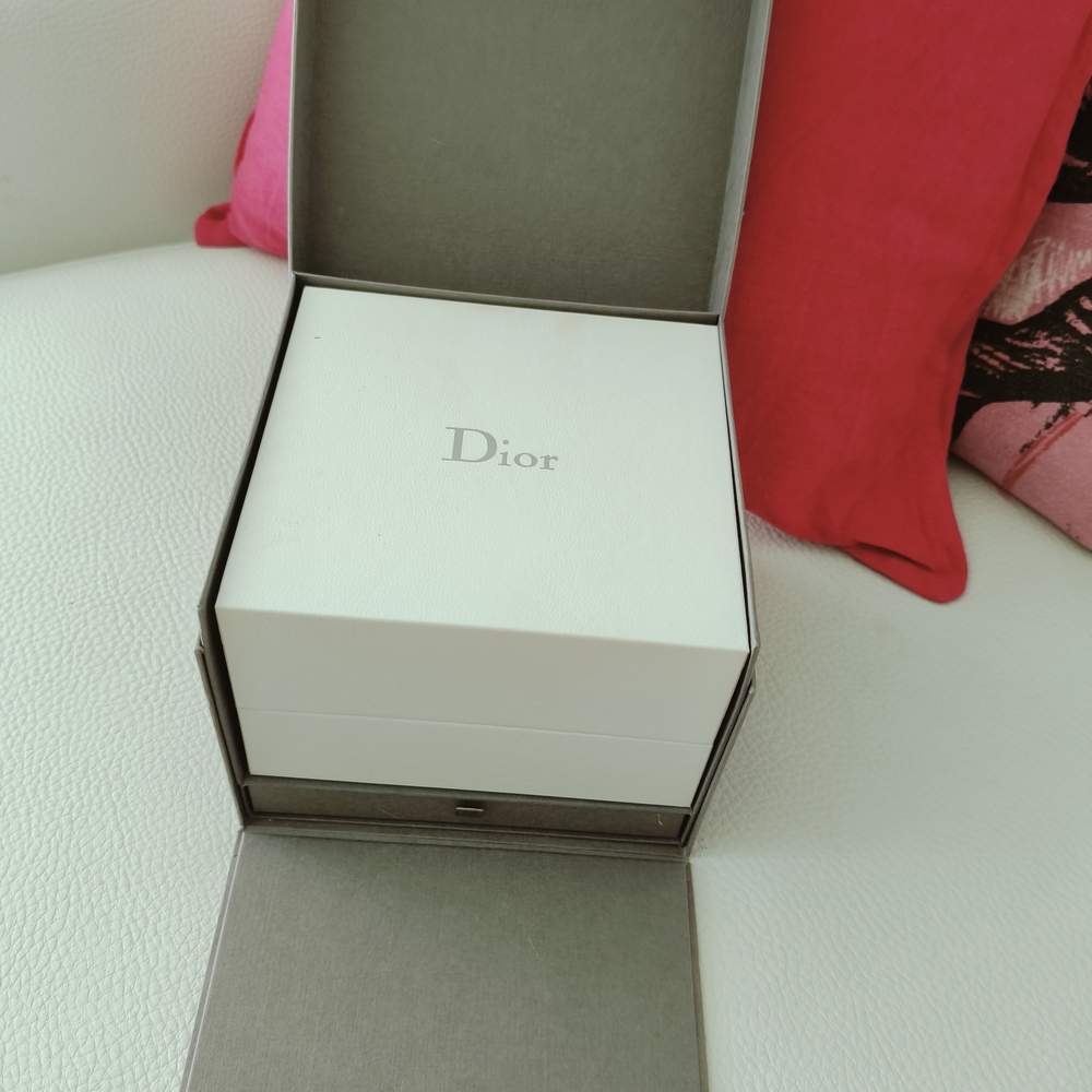 Authentic Dior Watch with 0.66ct Diamonds and box and documents - Picture 11 of 11